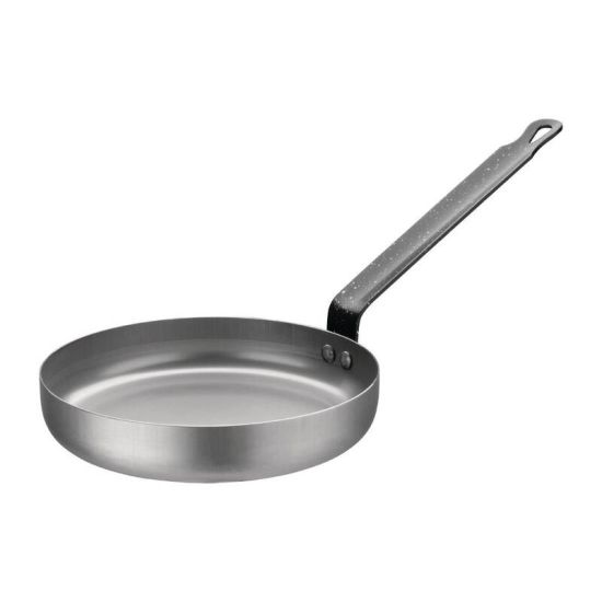 Vogue Steel Omelette Pan 200mm URO K378 Vogue Steel Omelette Pan 200mm URO K378
